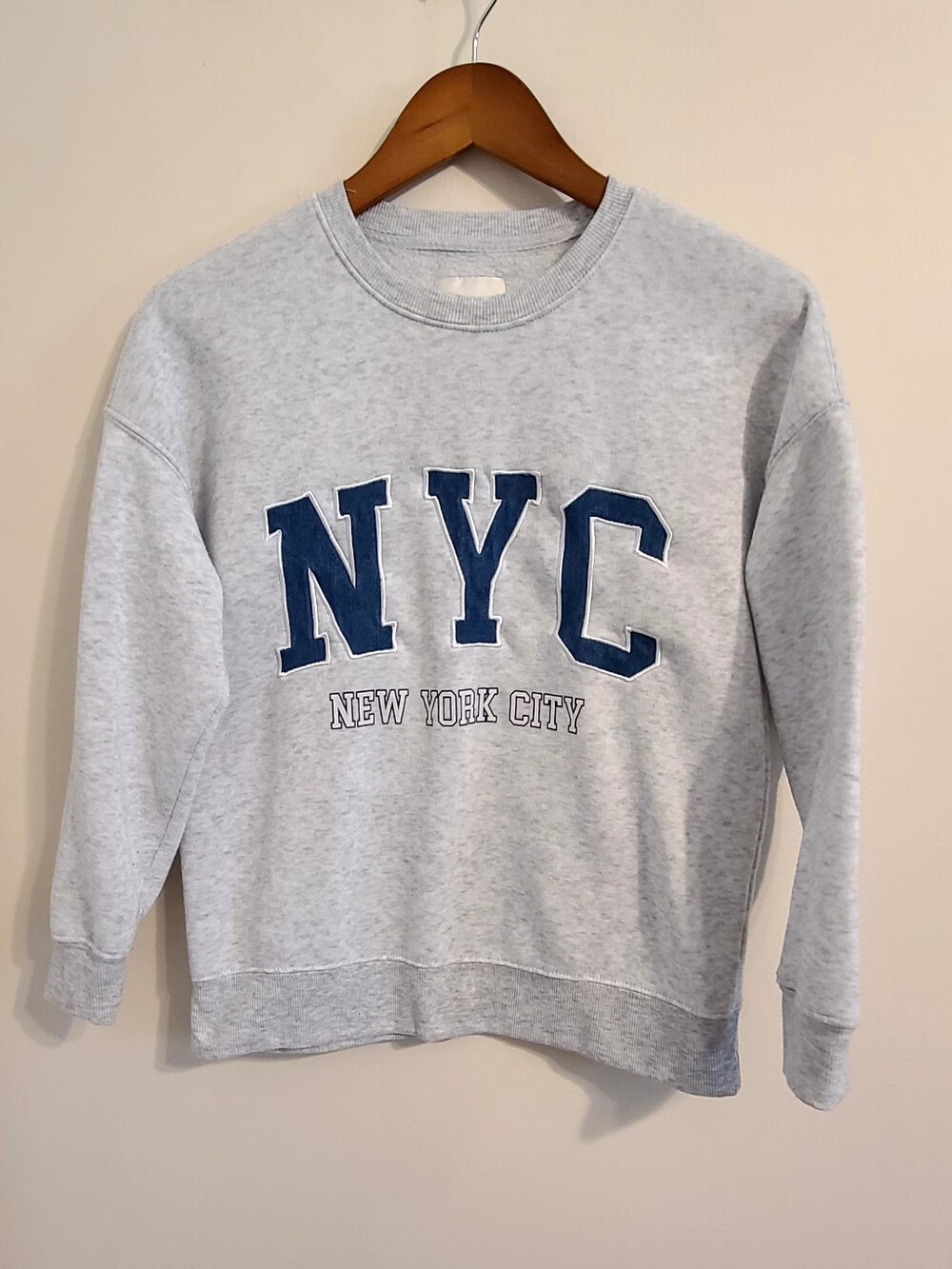 NYC Graphic Light Gray Crewneck Sweater By No Comment Girls